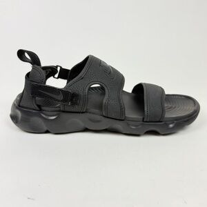 Nike Women's Owaysis Sandal in the "Triple Black" Sz 9